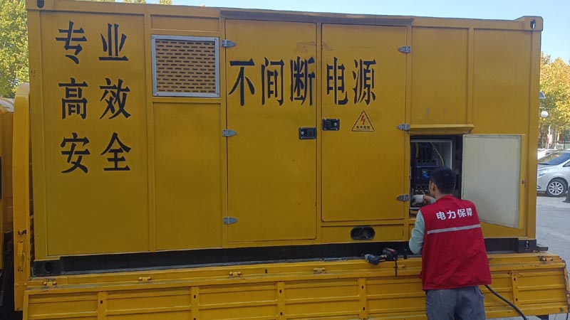 厦门柴油发电机组和UPS电源配合使用时，如何避免切换过程中的电力中断？